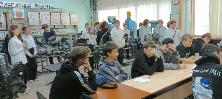 Школьники МОУ "СОШ № 24 им. В.И.Пономаренко" посетили Энгельсский механико-технологический колледж: погружение в мир профессиональных компетенций..