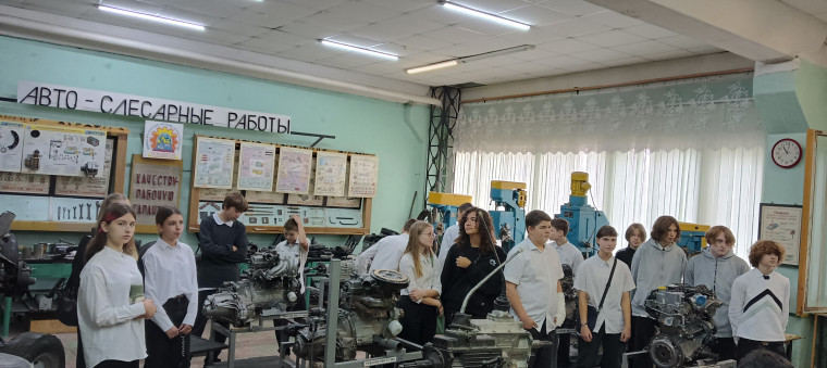 Школьники МОУ "СОШ № 24 им. В.И.Пономаренко" посетили Энгельсский механико-технологический колледж: погружение в мир профессиональных компетенций..