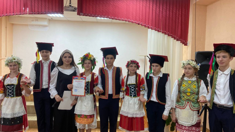 Фестиваль национальных культур «В дружбе народов- сила России» в МОУ «СОШ № 24 им. В. И. Пономаренко»: путешествие по многонациональному Саратову.