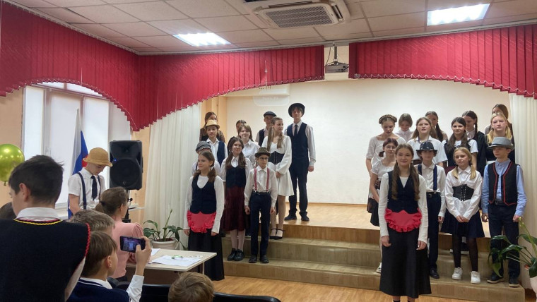 Фестиваль национальных культур «В дружбе народов- сила России» в МОУ «СОШ № 24 им. В. И. Пономаренко»: путешествие по многонациональному Саратову.