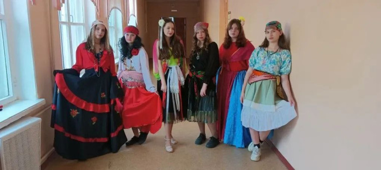 Фестиваль национальных культур «В дружбе народов- сила России» в МОУ «СОШ № 24 им. В. И. Пономаренко»: путешествие по многонациональному Саратову.
