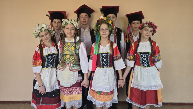 Фестиваль национальных культур «В дружбе народов- сила России» в МОУ «СОШ № 24 им. В. И. Пономаренко»: путешествие по многонациональному Саратову.