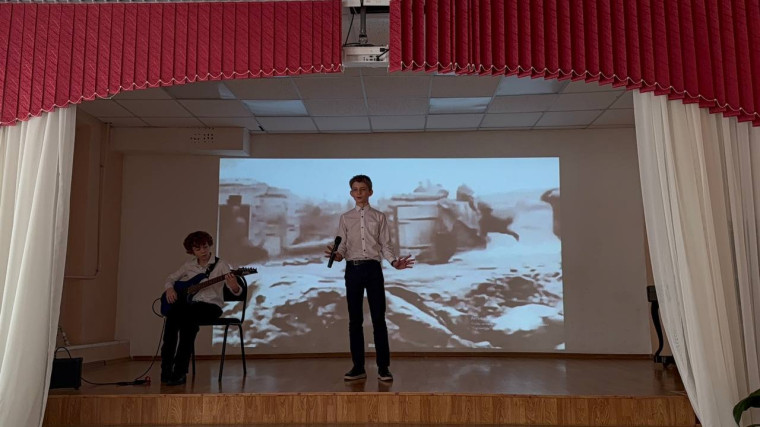 Праздничный концерт ко Дню защитника Отечества в МОУ "СОШ № 24 им. В.И. Пономаренко".