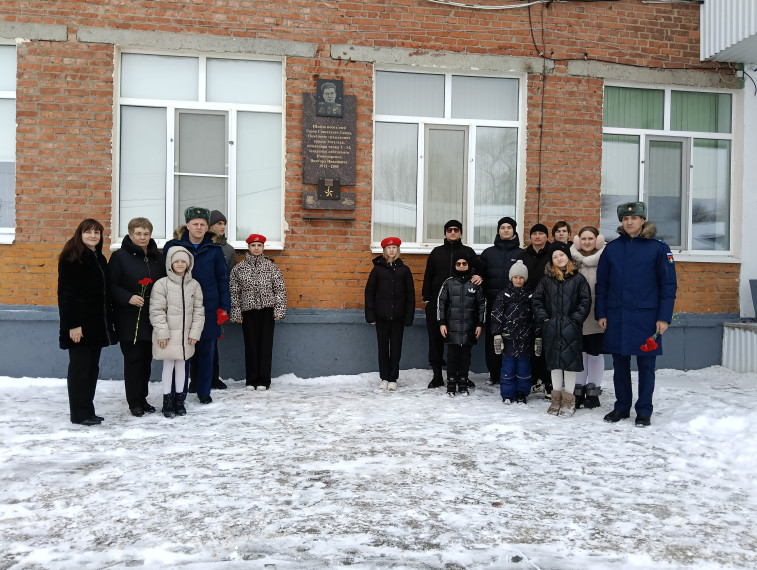 Праздничный концерт ко Дню защитника Отечества в МОУ "СОШ № 24 им. В.И. Пономаренко".